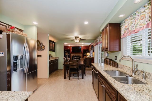 401 Pennie Lane, Bremerton, WA 98310