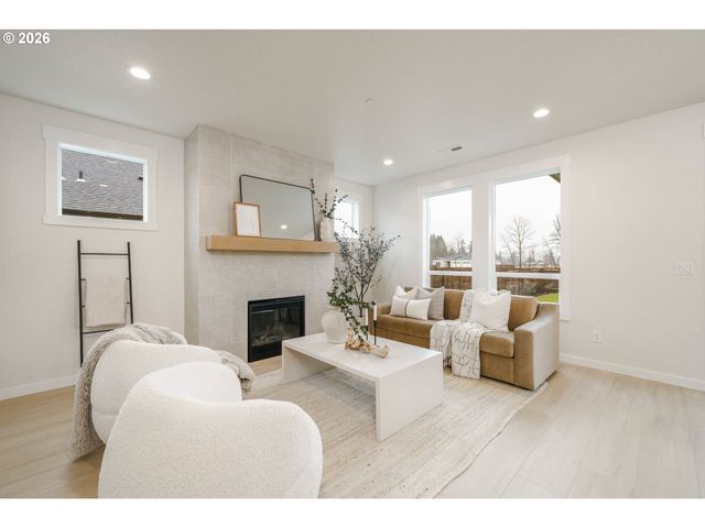 220 E 24TH Ave, La Center, WA 98629