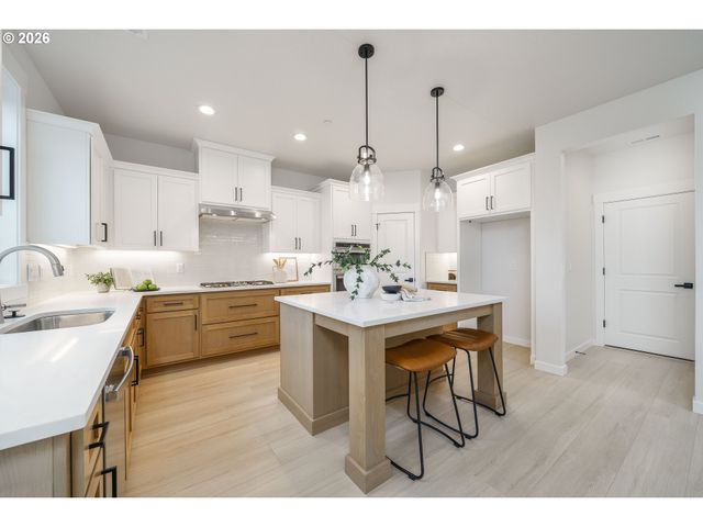 220 E 24TH Ave, La Center, WA 98629