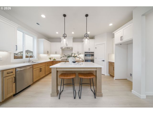 220 E 24TH Ave, La Center, WA 98629