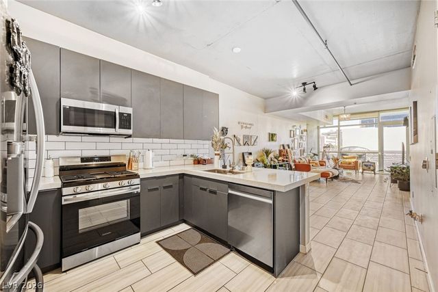 353 East Bonneville Avenue 409, Las Vegas, NV 89101