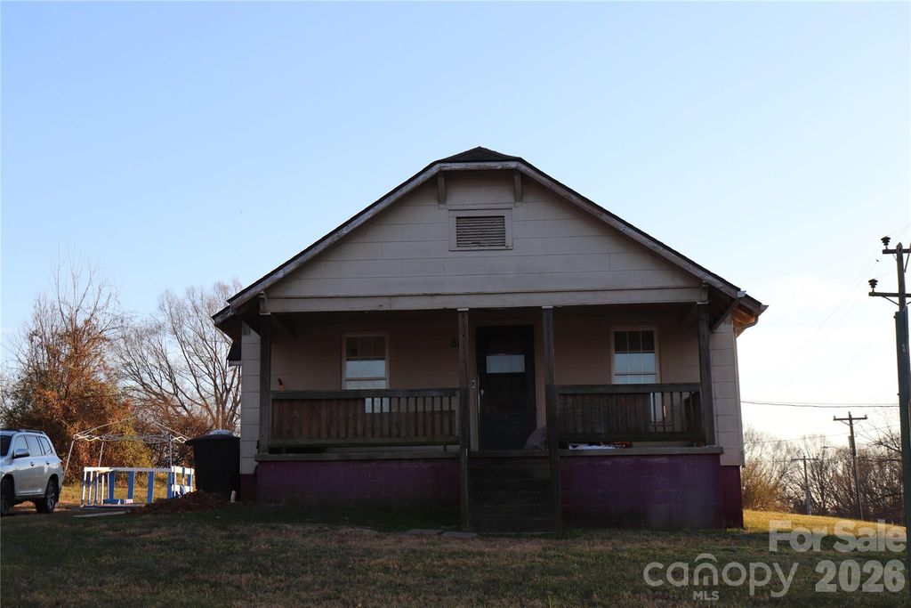 619 Durham Avenue, Statesville, NC 28677