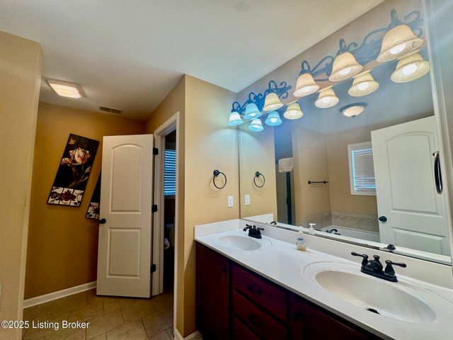 9615 Keeling Ridge Rd, Louisville, KY 40291