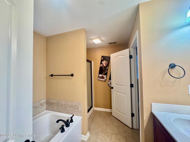 9615 Keeling Ridge Rd, Louisville, KY 40291