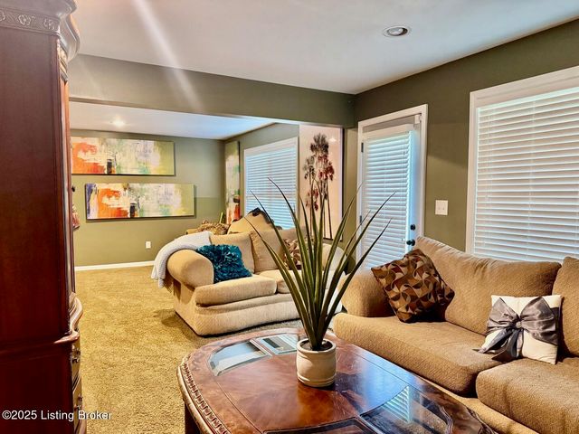 9615 Keeling Ridge Rd, Louisville, KY 40291