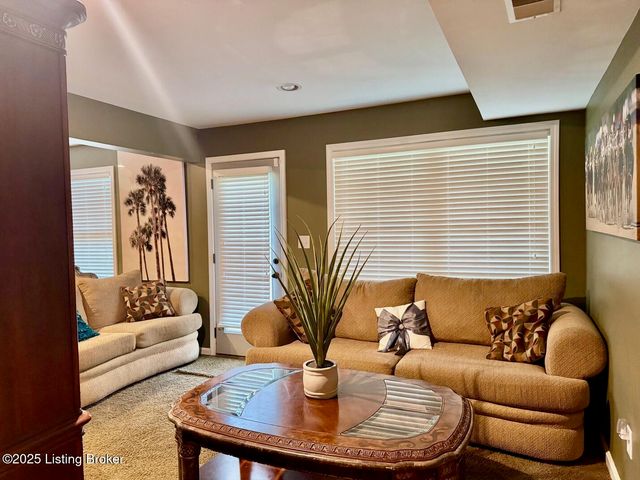 9615 Keeling Ridge Rd, Louisville, KY 40291