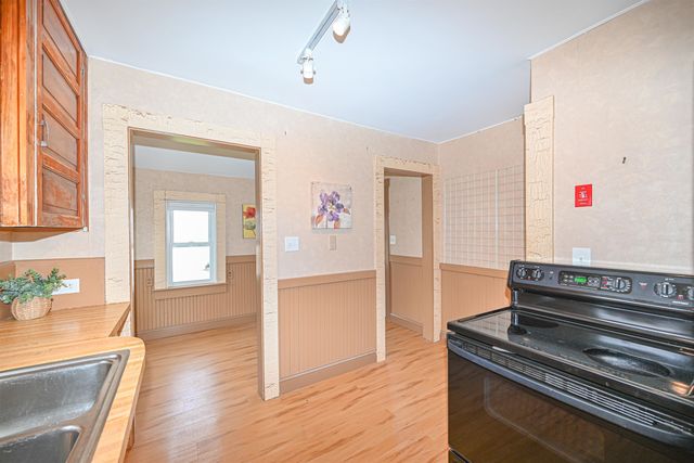 16 Hale Avenue, Hooksett, NH 03106