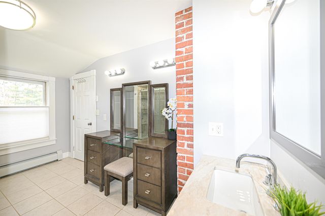 16 Hale Avenue, Hooksett, NH 03106