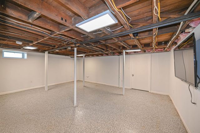 16 Hale Avenue, Hooksett, NH 03106