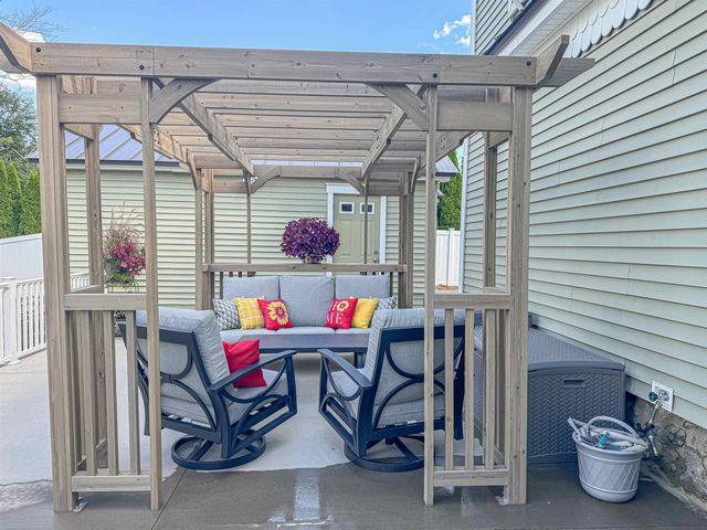 16 Hale Avenue, Hooksett, NH 03106