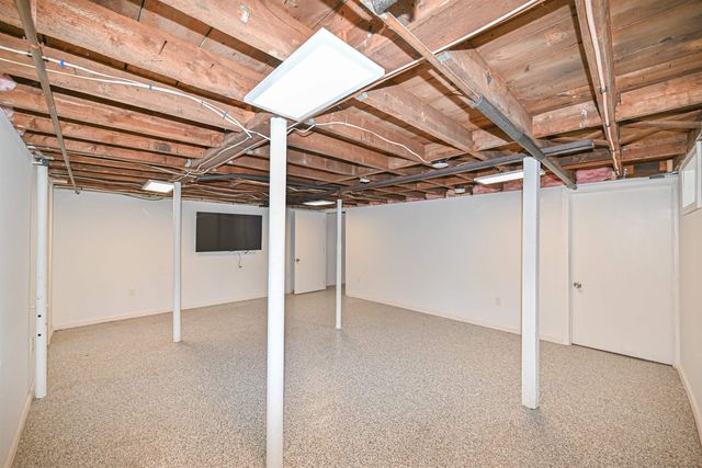 16 Hale Avenue, Hooksett, NH 03106