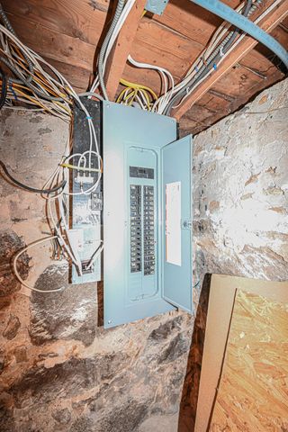 16 Hale Avenue, Hooksett, NH 03106