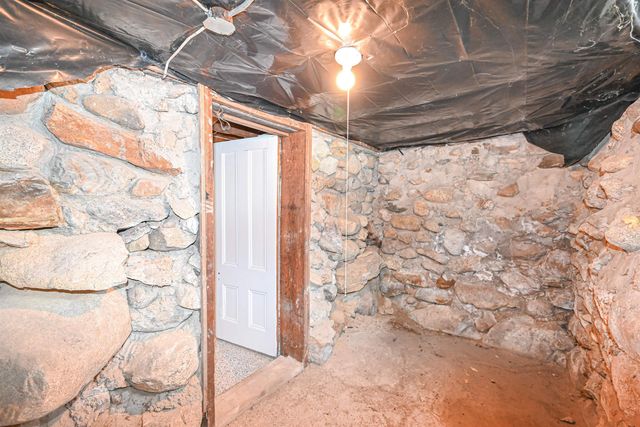 16 Hale Avenue, Hooksett, NH 03106