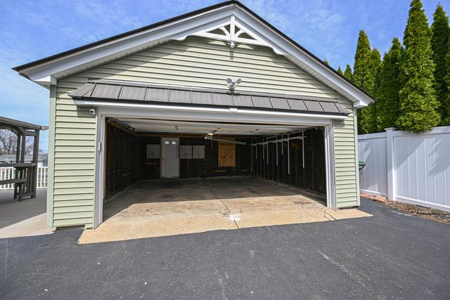 16 Hale Avenue, Hooksett, NH 03106