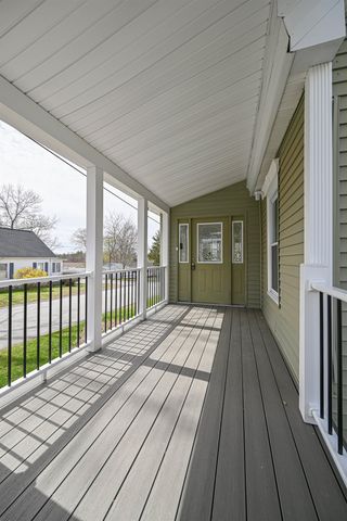 16 Hale Avenue, Hooksett, NH 03106