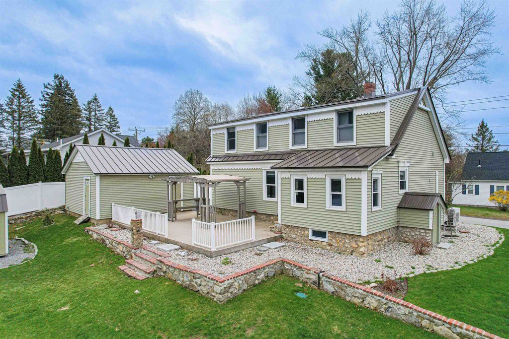 16 Hale Avenue, Hooksett, NH 03106