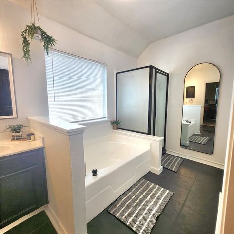 7810 Jim Wells Dr, Corpus Christi, TX 78413