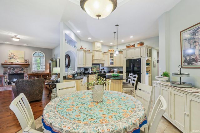 7701 DONEGAL Drive, Indianapolis, IN 46217