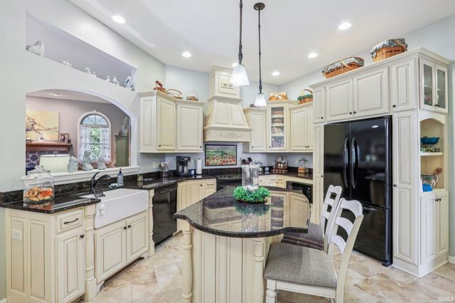 7701 DONEGAL Drive, Indianapolis, IN 46217