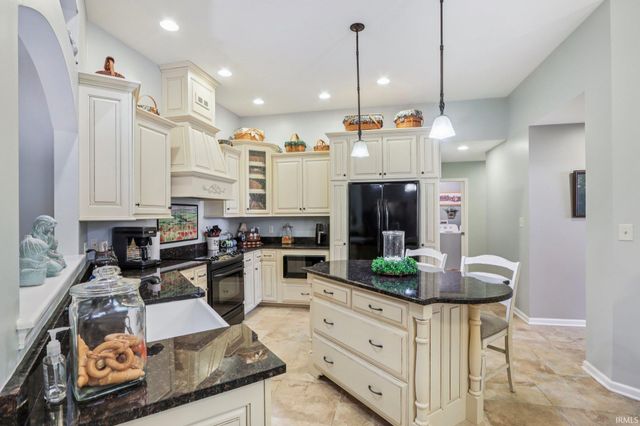 7701 DONEGAL Drive, Indianapolis, IN 46217