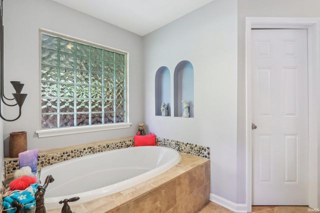 7701 DONEGAL Drive, Indianapolis, IN 46217