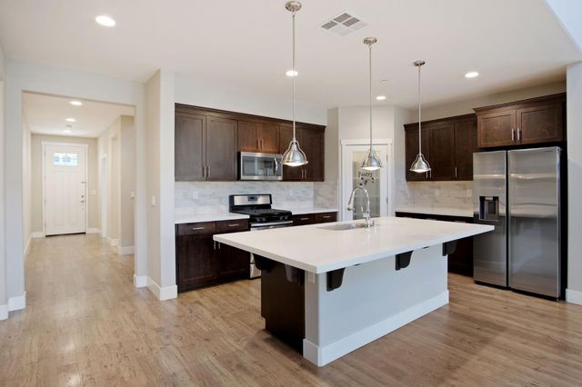 17848 Eastman Ct, Lathrop, CA 95330