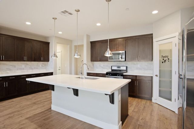 17848 Eastman Ct, Lathrop, CA 95330