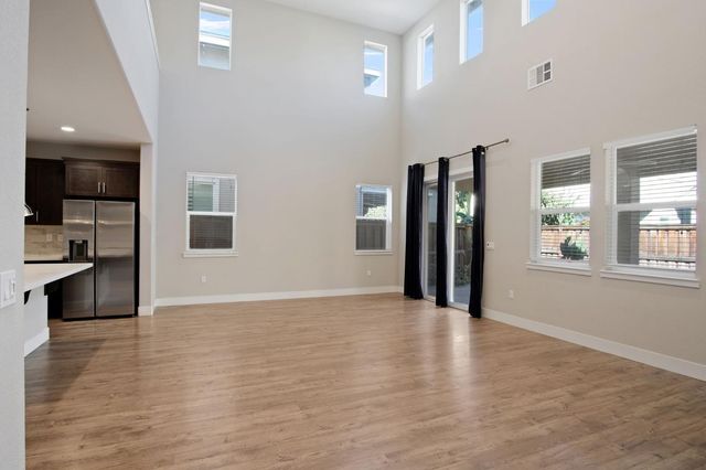 17848 Eastman Ct, Lathrop, CA 95330