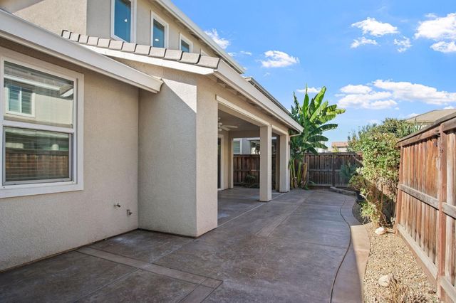 17848 Eastman Ct, Lathrop, CA 95330