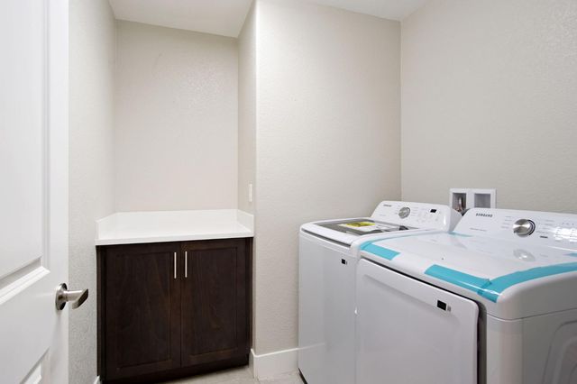 17848 Eastman Ct, Lathrop, CA 95330