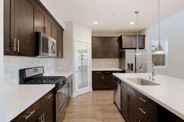 17848 Eastman Ct, Lathrop, CA 95330