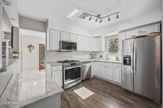 39 Tioga Drive, Howell, NJ 07731