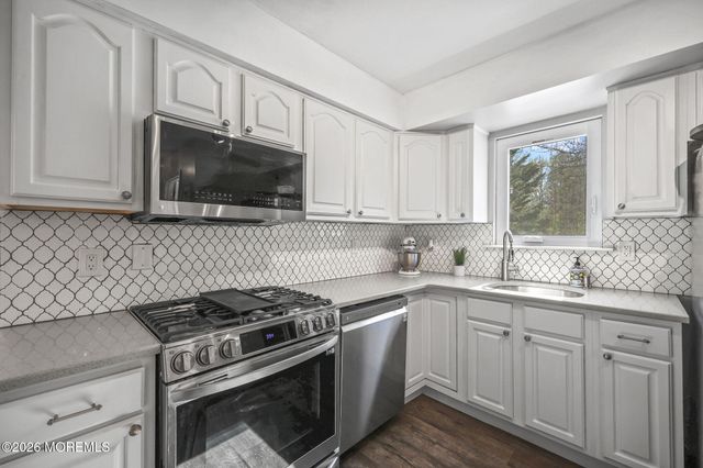 39 Tioga Drive, Howell, NJ 07731