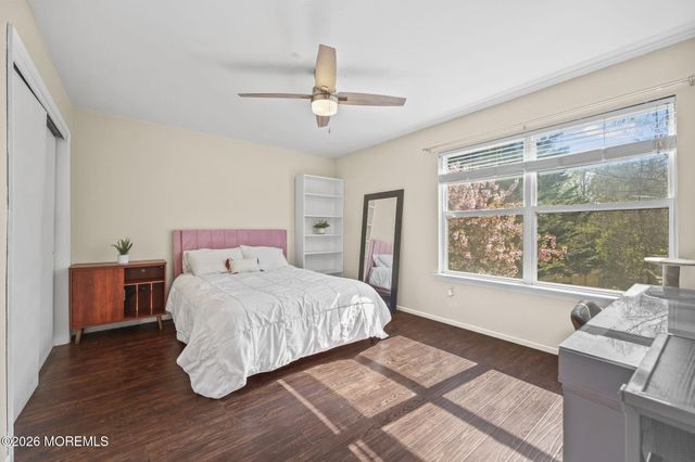 39 Tioga Drive, Howell, NJ 07731