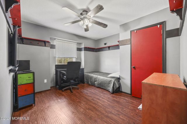 39 Tioga Drive, Howell, NJ 07731