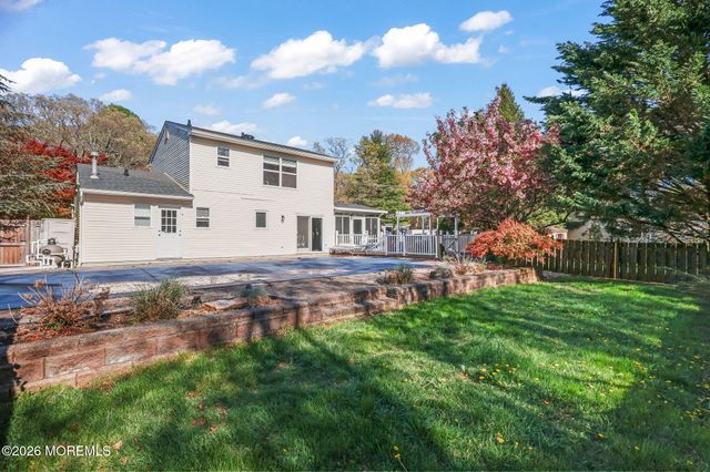 39 Tioga Drive, Howell, NJ 07731