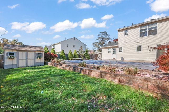 39 Tioga Drive, Howell, NJ 07731