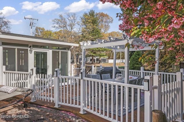 39 Tioga Drive, Howell, NJ 07731