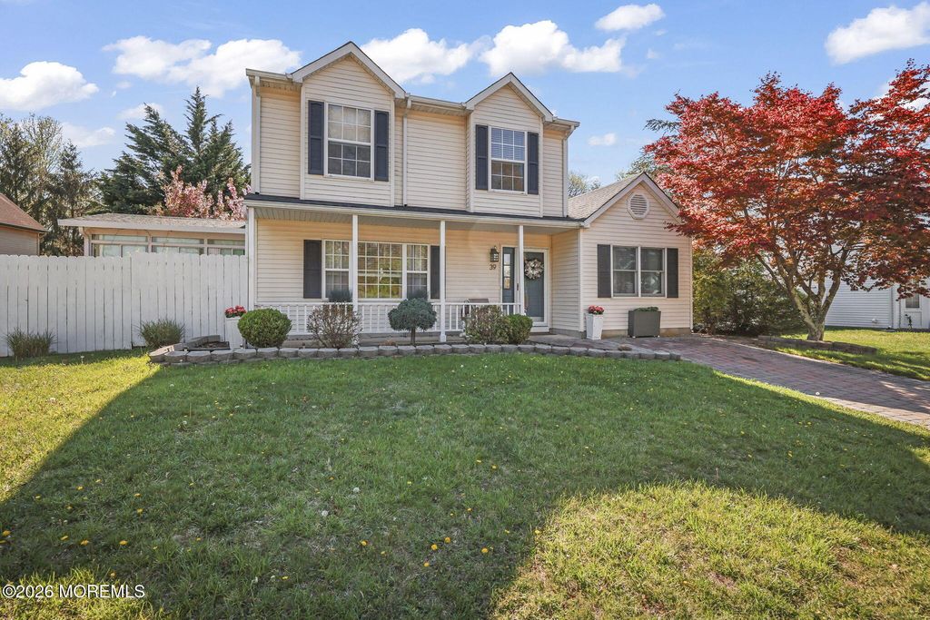 39 Tioga Drive, Howell, NJ 07731