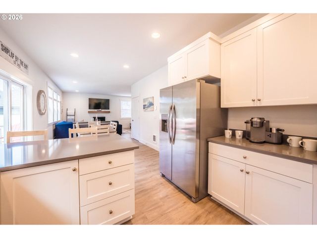 4153 Se INLET Ave, Lincoln City, OR 97367