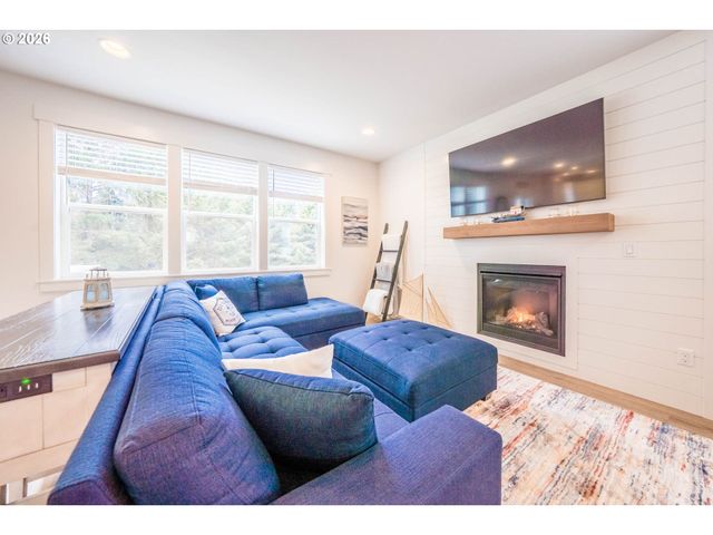 4153 Se INLET Ave, Lincoln City, OR 97367