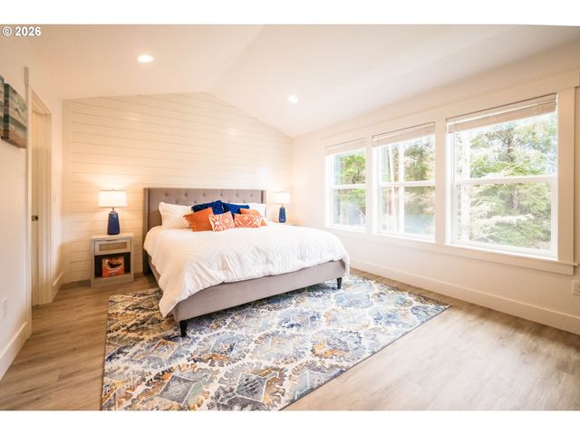 4153 Se INLET Ave, Lincoln City, OR 97367