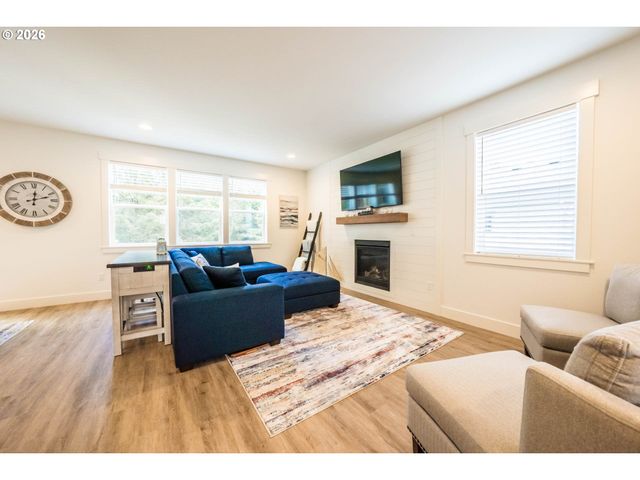 4153 Se INLET Ave, Lincoln City, OR 97367