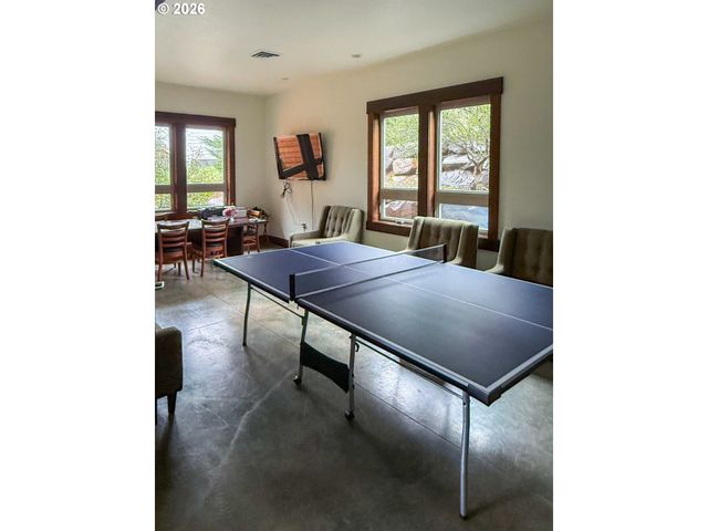 4153 Se INLET Ave, Lincoln City, OR 97367