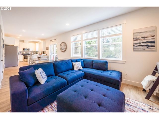 4153 Se INLET Ave, Lincoln City, OR 97367