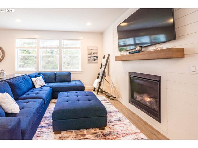 4153 Se INLET Ave, Lincoln City, OR 97367