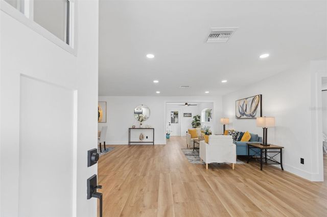 1530 49TH STREET N, St Petersburg, FL 33710