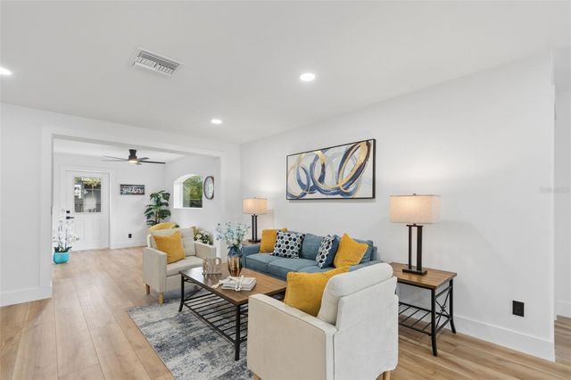 1530 49TH STREET N, St Petersburg, FL 33710