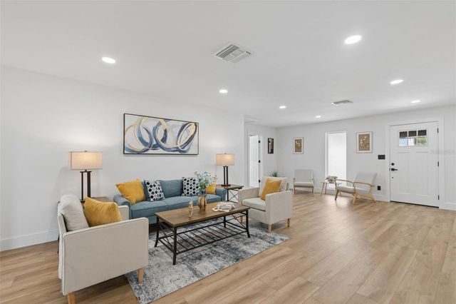 1530 49TH STREET N, St Petersburg, FL 33710