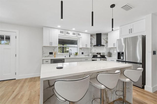 1530 49TH STREET N, St Petersburg, FL 33710